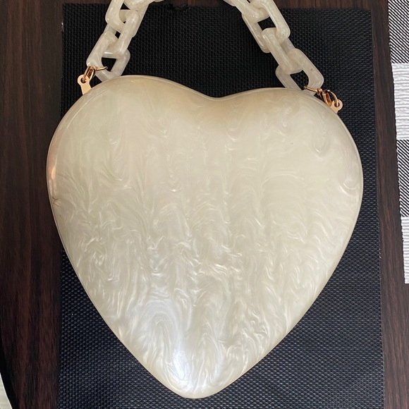Pearlescent Heart-Shaped Purse - Cream - Picture 6 of 8
